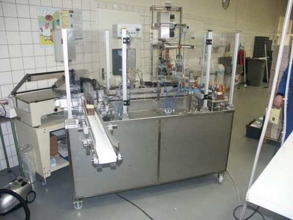IMH SFLU-01 Block bottom bags seal, folded and head labeling machine.